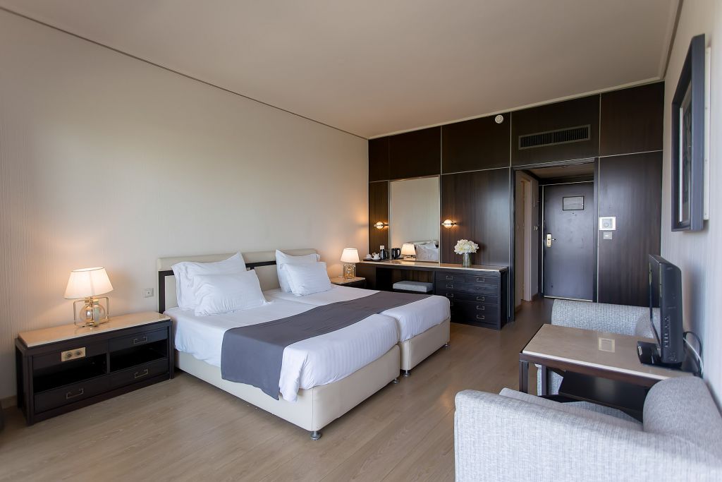 Standard Lake/ Ancient Port View