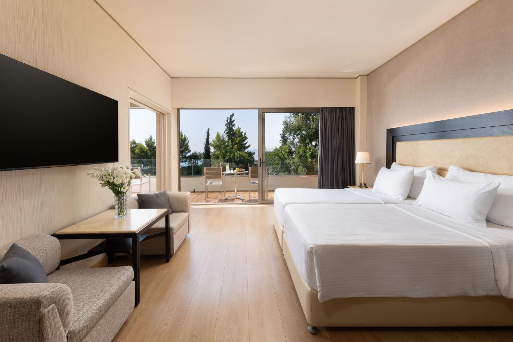 One Bedroom Suite Sea/ Mouse Island View