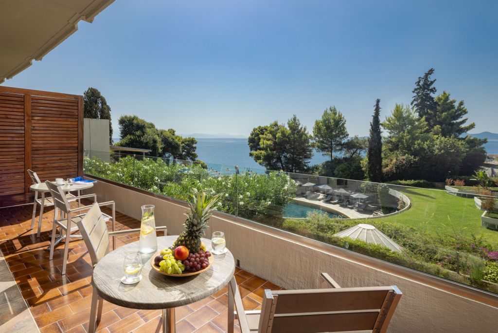 One Bedroom Suite Sea/ Mouse Island View