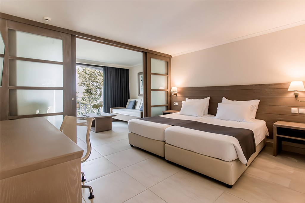 Superior Μπανγκαλόου με θέα Θάλασσα/ Ποντικονήσι**