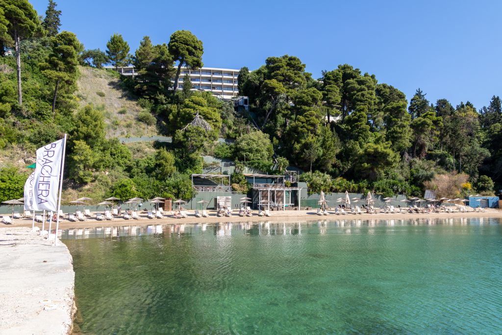 altΜπαρ Παραλίας “Brachera”