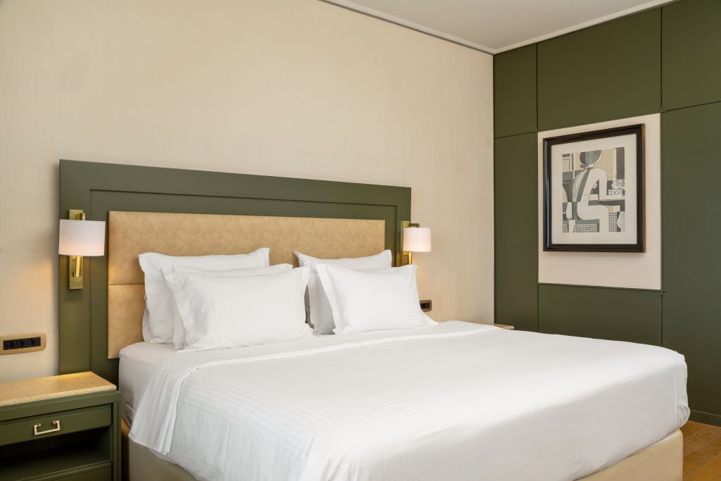 NEW VERDE Twin Lake / Ancient Port View