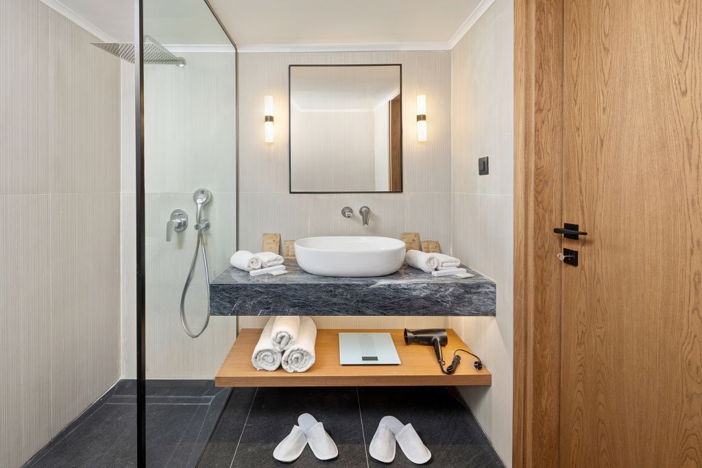 New Executive Lake / Ancient Port View